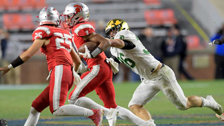 Saraland's Ryan Williams breaks the tackle of Mountain Brook's Mac Palmer on a long first half
