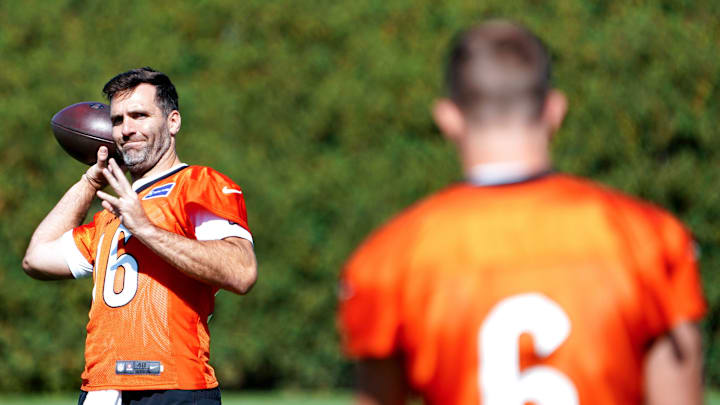 Cincinnati Bengals quarterback Joe Flacco (16) throws a pass to quarterback Jake Browning (6) during practice, Wednesday, Oct. 8, 2025, at the Kettering Health Bengals Practice Fields in downtown Cincinnati. Cincinnati Bengals quarterback Joe Flacco (16) throws a pass to quarterback Jake Browning (6) during practice, Wednesday, Oct. 8, 2025, at the Kettering Health Bengals Practice Fields in downtown Cincinnati.