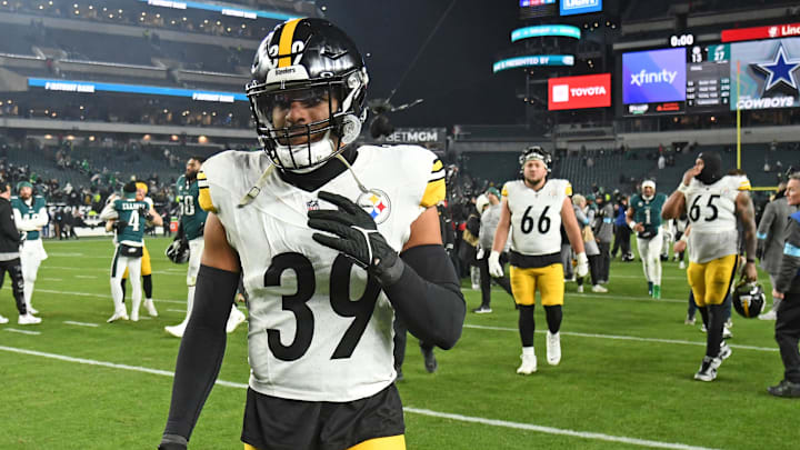 Dec 15, 2024; Philadelphia, Pennsylvania, USA; Pittsburgh Steelers safety Minkah Fitzpatrick (39) against the Philadelphia Eagles at Lincoln Financial Field. Mandatory Credit: Eric Hartline-Imagn Images