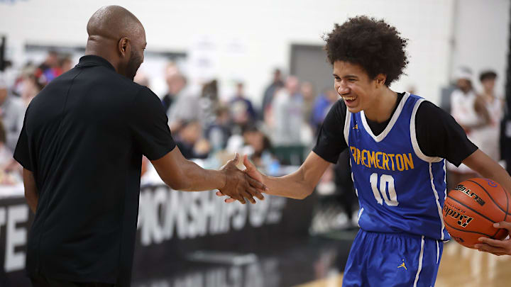 Bremerton guard Jalen Davis (10). 