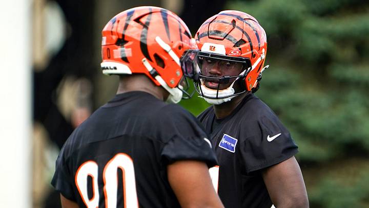 Cincinnati Bengals defensive end Shemar Stewart speaks with defensive tackle Kris Jenkins Jr. (90) during minicamp, Tuesday, June 16, 2026, at Kettering Health Practice Fields in downtown Cincinnati.