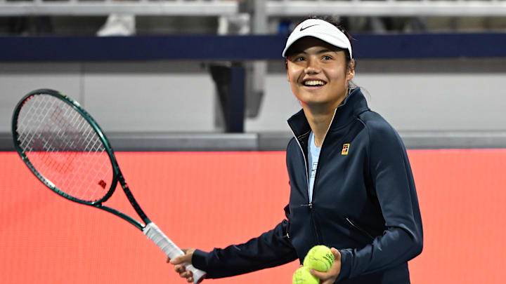 Emma Raducanu is in discussions with Mark Petchey to fill the role as her head coach.