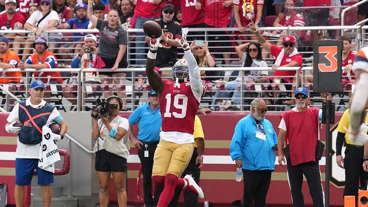 San Francisco 49ers wide receiver Deebo Samuel Sr. (19) catches a pass for a touchdown against the Denver Broncos during the third quarter at Levi's Stadium. 
