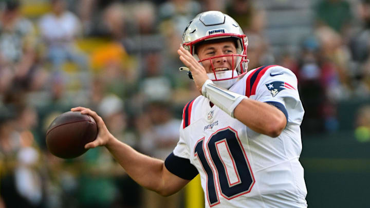 Aug 19, 2023; Green Bay, Wisconsin, USA; New England Patriots quarterback Mac Jones (10) warms up