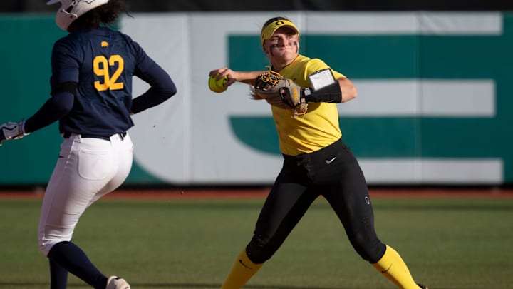 Oregon shortstop Paige Sinicki won a Rawlings Gold Glove last season, the second Duck ever to be named PAC-12 Defensive Player of the Year.
