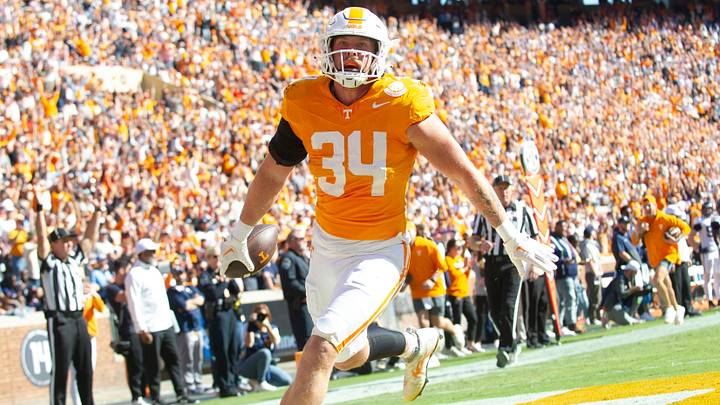 Tennessee tight end McCallan Castles (34) scores a touchdown during the NCAA college football game between Connecticut and Tennessee on Saturday, November 4, 2023 in Knoxville, Tenn. Tennessee tight end McCallan Castles (34) scores a touchdown during the NCAA college football game between Connecticut and Tennessee on Saturday, November 4, 2023 in Knoxville, Tenn.