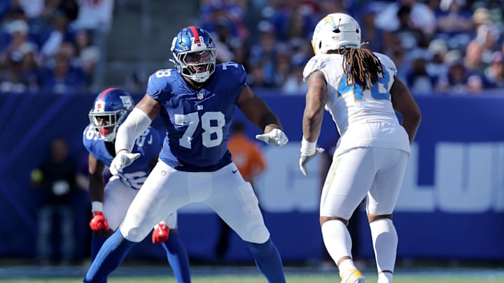 Sep 28, 2025; East Rutherford, New Jersey, USA; New York Giants offensive tackle Andrew Thomas (78) blocks against Los Angeles Chargers outside linebacker Bud Dupree (48) during the fourth quarter at MetLife Stadium.