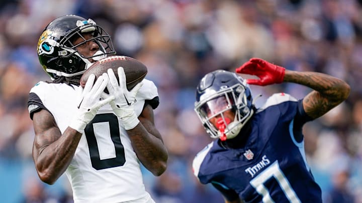 Jacksonville Jaguars wide receiver Calvin Ridley (0) receives a pass to bring in a touchdown past