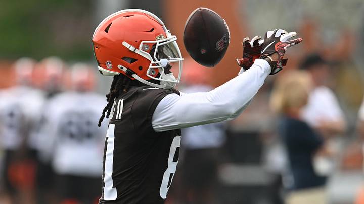 Jun 12, 2025; Berea, OH, USA; Cleveland Browns wide receiver Michael Woods II (81) misses a catch during mini camp at CrossCountry Mortgage Campus. Mandatory Credit: Ken Blaze-Imagn Images Jun 12, 2025; Berea, OH, USA; Cleveland Browns wide receiver Michael Woods II (81) misses a catch during mini camp at CrossCountry Mortgage Campus. Mandatory Credit: Ken Blaze-Imagn Images