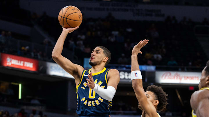Indiana Pacers guard Tyrese Haliburton (0) shoots the ball.