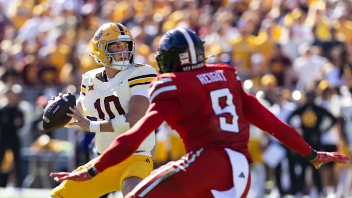 Oct 18, 2025; Tempe, Arizona, USA; Arizona State Sun Devils quarterback Sam Leavitt (10) against the Texas Tech Red Raiders at Mountain America Stadium. Mandatory Credit: Mark J. Rebilas-Imagn Images Oct 18, 2025; Tempe, Arizona, USA; Arizona State Sun Devils quarterback Sam Leavitt (10) against the Texas Tech Red Raiders at Mountain America Stadium. Mandatory Credit: Mark J. Rebilas-Imagn Images