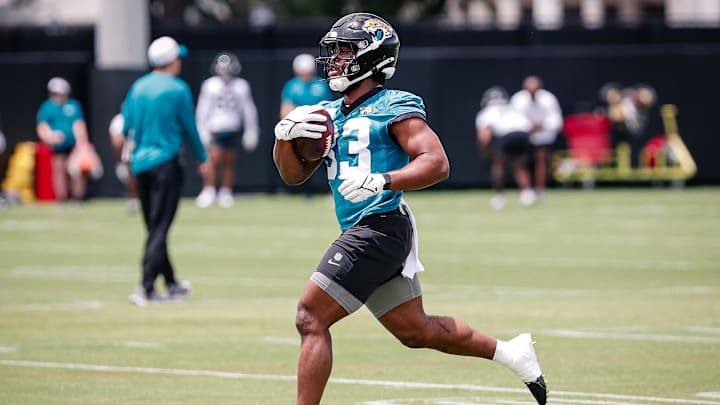 May 10, 2025; Jacksonville, FL, USA; Jacksonville Jaguars running back Bhayshul Tuten (33) participates in a drill during rookie minicamp at Miller Electric Center. Mandatory Credit: Travis Register-Imagn Images May 10, 2025; Jacksonville, FL, USA; Jacksonville Jaguars running back Bhayshul Tuten (33) participates in a drill during rookie minicamp at Miller Electric Center. Mandatory Credit: Travis Register-Imagn Images