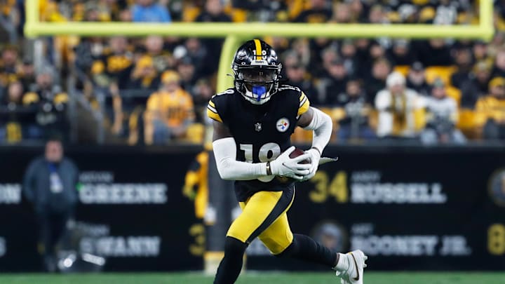 Nov 2, 2023; Pittsburgh, Pennsylvania, USA;  Pittsburgh Steelers wide receiver Diontae Johnson (18)