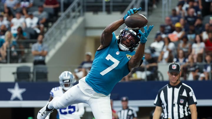 Aug 12, 2023; Arlington, Texas, USA; Jacksonville Jaguars wide receiver Zay Jones (7) makes a Aug 12, 2023; Arlington, Texas, USA; Jacksonville Jaguars wide receiver Zay Jones (7) makes a