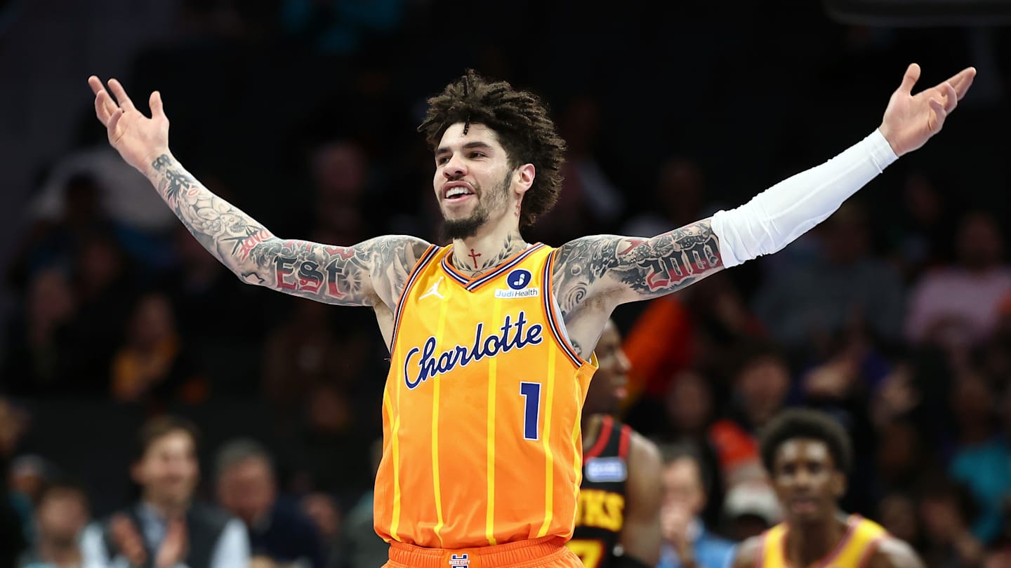 Hornets expose dire need for fun-sized Hawks squad