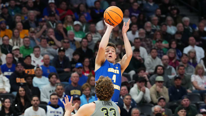 UC Santa Barbara Gauchos guard Cole Anderson (4).