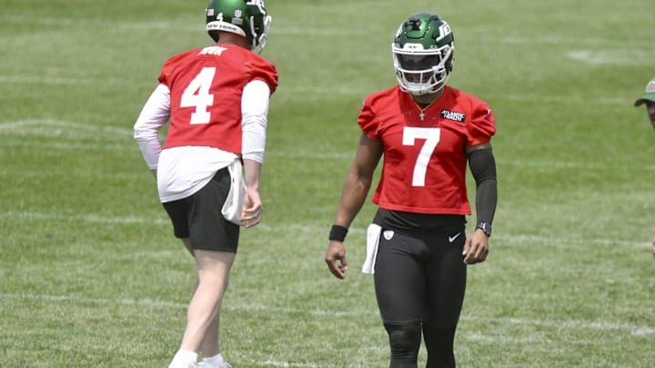 Jun 11, 2025; Florham Park, NY, USA; New York Jets quarterback Justin Fields (7) looks on during minicamp at Atlantic Health Jets Training Center. Mandatory Credit: John Jones-Imagn Images Jun 11, 2025; Florham Park, NY, USA; New York Jets quarterback Justin Fields (7) looks on during minicamp at Atlantic Health Jets Training Center. Mandatory Credit: John Jones-Imagn Images