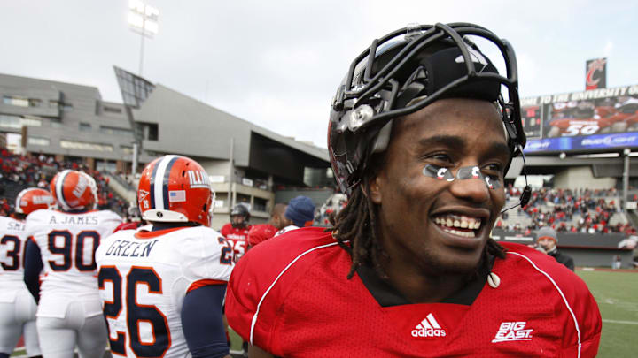 UC-ILLINOIS. LOCAL NEWS. NOVEMBER 27, 2009. University of Cincinnati Mardy Gilyard is all smiles following his team's 49-36 win over Illinois in their game played at Nippert Stadium in Cincinnati, Ohio Friday November 27, 2009. The Enquirer/Gary Landers
Uc Illinois 27 UC-ILLINOIS. LOCAL NEWS. NOVEMBER 27, 2009. University of Cincinnati Mardy Gilyard is all smiles following his team's 49-36 win over Illinois in their game played at Nippert Stadium in Cincinnati, Ohio Friday November 27, 2009. The Enquirer/Gary Landers
Uc Illinois 27