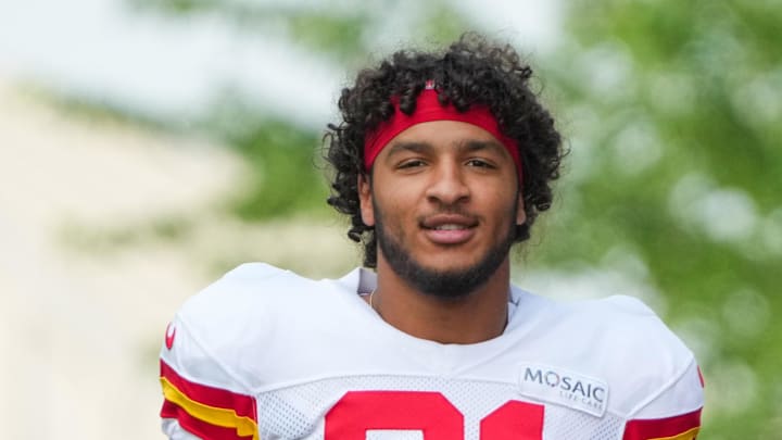 Jul 26, 2024; Kansas City, MO, USA; Kansas City Chiefs safety Jaden Hicks (21) walks from the locker room to the fields prior to training camp at Missouri Western State University. Mandatory Credit: Denny Medley-Imagn Images Jul 26, 2024; Kansas City, MO, USA; Kansas City Chiefs safety Jaden Hicks (21) walks from the locker room to the fields prior to training camp at Missouri Western State University. Mandatory Credit: Denny Medley-Imagn Images