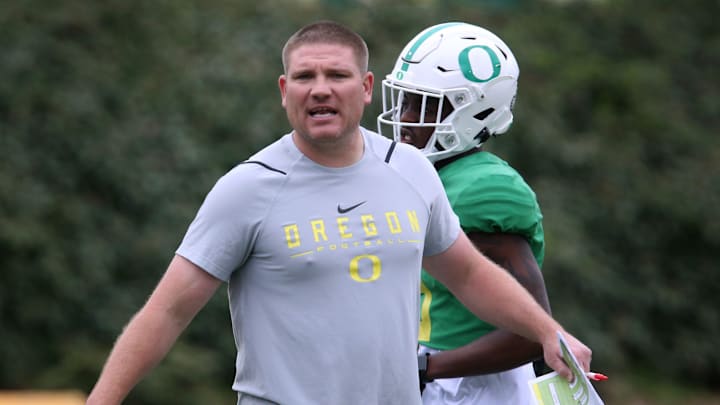 Oregon defensive coordinator Tosh Lupoi directs practice March 29, 2022. Oregon defensive coordinator Tosh Lupoi directs practice March 29, 2022.