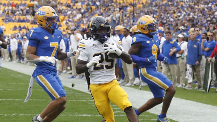 Oct 12, 2024; Pittsburgh, Pennsylvania, USA; California Golden Bears running back Jaivian Thomas (25) steps into the end-zone to score a touchdown past Pittsburgh Panthers defensive back Javon McIntyre (7) and linebacker Kyle Louis (9) during the first quarter at Acrisure Stadium. Mandatory Credit: Charles LeClaire-Imagn Images Oct 12, 2024; Pittsburgh, Pennsylvania, USA; California Golden Bears running back Jaivian Thomas (25) steps into the end-zone to score a touchdown past Pittsburgh Panthers defensive back Javon McIntyre (7) and linebacker Kyle Louis (9) during the first quarter at Acrisure Stadium. Mandatory Credit: Charles LeClaire-Imagn Images