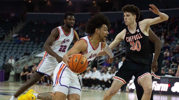 Evansville   s Marvin Coleman II (4) drives past Campbell   s Anthony Dell   Orso (30) as the