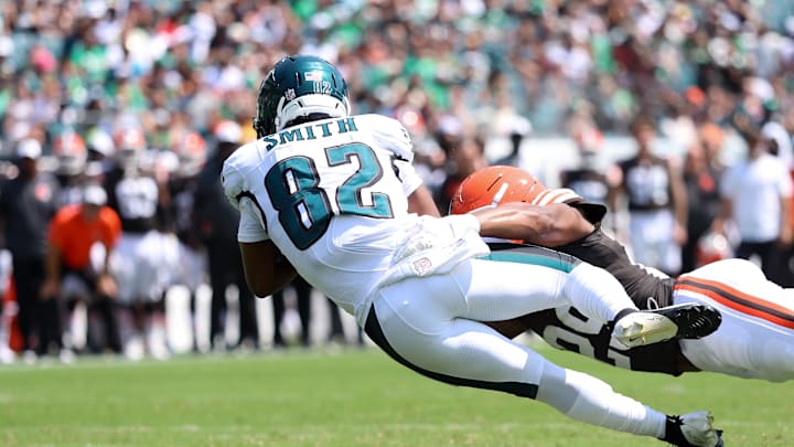 Aug 16, 2025; Philadelphia, Pennsylvania, USA; Philadelphia Eagles wide receiver Ainias Smith (82) makes a touchdown catch against the Cleveland Browns during the second quarter at Lincoln Financial Field. Aug 16, 2025; Philadelphia, Pennsylvania, USA; Philadelphia Eagles wide receiver Ainias Smith (82) makes a touchdown catch against the Cleveland Browns during the second quarter at Lincoln Financial Field.