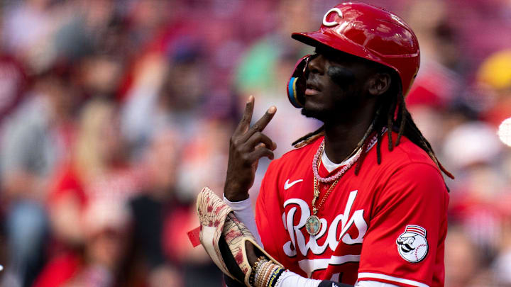 Cincinnati Reds shortstop Elly De La Cruz (44) reacts to scoring on a walk in the second inning of