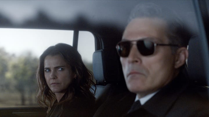Diplomat. (Soldan sağa) Keri Russell, Kate Wyler rolünde, Rufus Sewell, Hal Wyler rolünde, Diplomat'ın 303. bölümünde