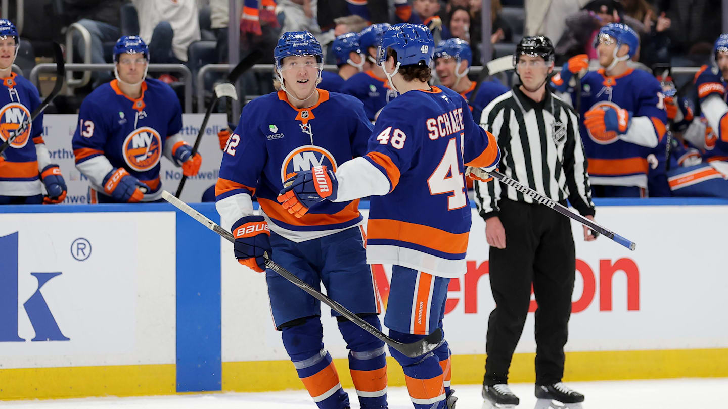 Patrick Roy Swapping Barzal and Holmstrom on NY Islanders Top Power Play