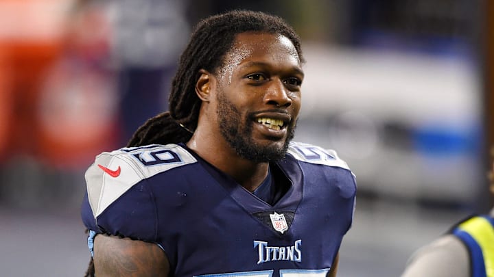 Tennessee Titans outside linebacker Jadeveon Clowney smiles