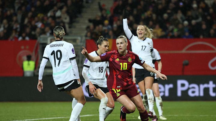 Laura Freigang dreht zum Jubeln ab - die Frankfurterin erzielte den Ausgleich