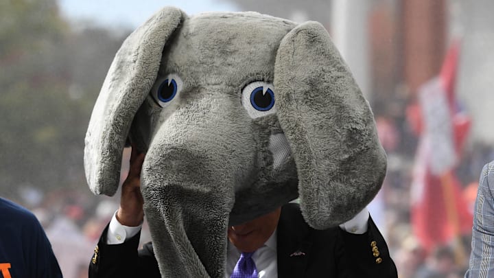 Lee Corso wears the Alabama Crimson Tide mascot head before a November 2017 game between the Auburn Tigers and the Alabama Crimson Tide at Jordan-Hare Stadium. 