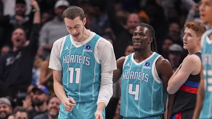 Charlotte Hornets center Ryan Kalkbrenner (11) celebrates his dunk with guard Sion James 
