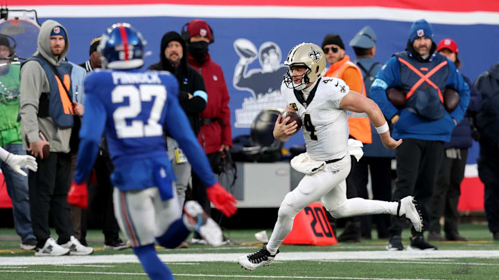 Dec 8, 2024; East Rutherford, New Jersey, USA; New Orleans Saints quarterback Derek Carr (4) runs with the ball against the New York Giants during the fourth quarter at MetLife Stadium. Mandatory Credit: Brad Penner-Imagn Images Dec 8, 2024; East Rutherford, New Jersey, USA; New Orleans Saints quarterback Derek Carr (4) runs with the ball against the New York Giants during the fourth quarter at MetLife Stadium. Mandatory Credit: Brad Penner-Imagn Images