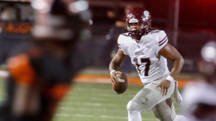 Vikings QB #17Ennio Yapoor scrambles before throwing a touchdown with seconds left before the half to lead the scoring 28-21. Lakeland Dreadnaughts vs Miami Norland at Bryant Stadium in Lakeland, Fl. August 25th 2023. Special to the Ledger Calvin Knight