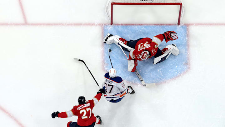 The Edmonton Oilers too advantage of the Florida Panthers' defensive miscues to even the series in Game 4.