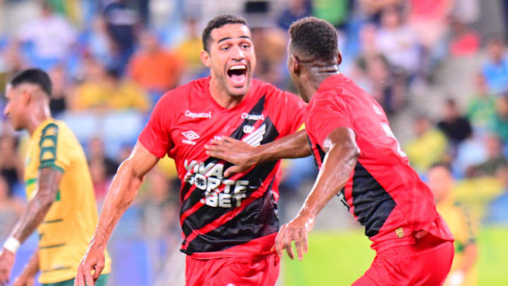 Athletico-PR busca estabilizar-se na temporada em duelo contra o Brusque na Copa do Brasil