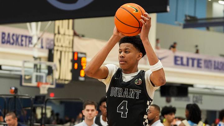 Team Durant’s Babatunde Oladotun (4) looks to pass the ball during a game at Nike EYBL at the Memphis Sports Events Center. 