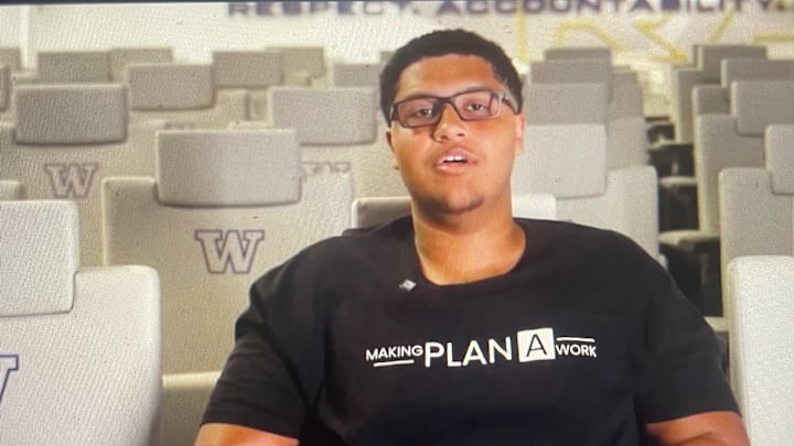 Kodi Green did a sitdown on his UW recruitment. 