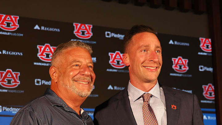 Sep 24, 2025; Auburn, AL, USA;  Auburn Tigers head basketball coach Steven Pearl and his father, former head coach Bruce Pearl, at his introductory news conference on Wednesday.  Mandatory Credit: John Reed-Imagn Images