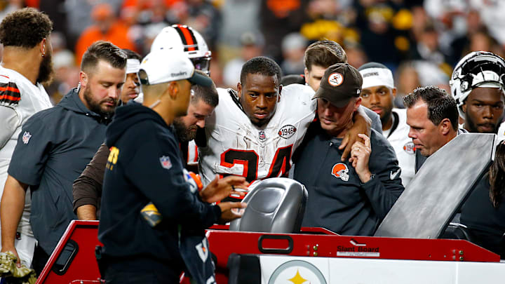 Cleveland Browns v Pittsburgh Steelers