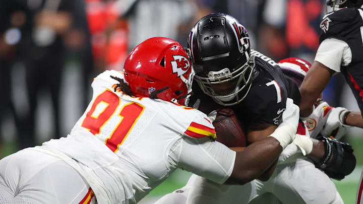 Sep 22, 2024; Atlanta, Georgia, USA; Kansas City Chiefs defensive tackle Derrick Nnadi (91) tackles Atlanta Falcons running back Bijan Robinson (7) in the third quarter at Mercedes-Benz Stadium. Mandatory Credit: Brett Davis-Imagn Images Sep 22, 2024; Atlanta, Georgia, USA; Kansas City Chiefs defensive tackle Derrick Nnadi (91) tackles Atlanta Falcons running back Bijan Robinson (7) in the third quarter at Mercedes-Benz Stadium. Mandatory Credit: Brett Davis-Imagn Images
