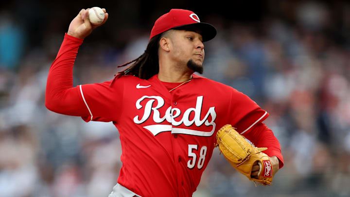 Cincinnati Reds starting pitcher Luis Castillo (58) pitches.