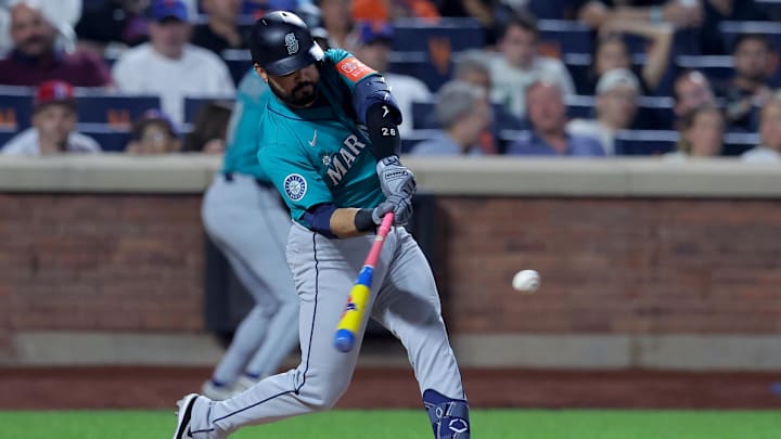 Aug 15, 2025; New York City, New York, USA; Seattle Mariners third baseman Eugenio Suarez (28) hits an RBI double against the New York Mets during the seventh inning at Citi Field. Mandatory Credit: Brad Penner-Imagn Images Aug 15, 2025; New York City, New York, USA; Seattle Mariners third baseman Eugenio Suarez (28) hits an RBI double against the New York Mets during the seventh inning at Citi Field. Mandatory Credit: Brad Penner-Imagn Images