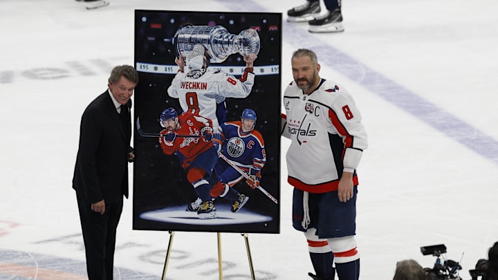 Wayne Gretzky, Alex Ovechkin, Washington Capitals Mandatory Credit: Geoff Burke-Imagn Images