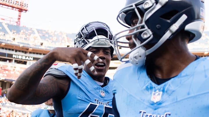 Tennessee Titans defensive end Arden Key (49)