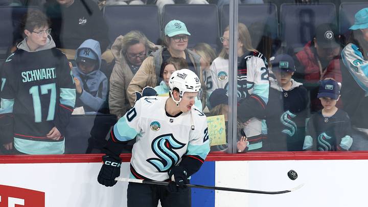 Apr 6, 2026; Winnipeg, Manitoba, CAN; Seattle Kraken right wing Eeli Tolvanen (20) puck juggles before a game against the Winnipeg Jets at Canada Life Centre. Mandatory Credit: James Carey Lauder-Imagn Images Apr 6, 2026; Winnipeg, Manitoba, CAN; Seattle Kraken right wing Eeli Tolvanen (20) puck juggles before a game against the Winnipeg Jets at Canada Life Centre. Mandatory Credit: James Carey Lauder-Imagn Images