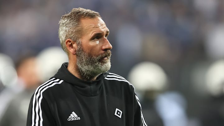 Tim Walter dürfte das neue Heim-Outfit seiner Jungs gefallen