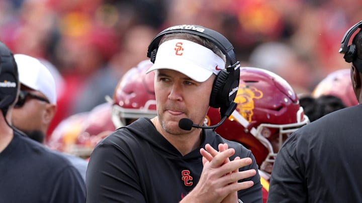 Nov 18, 2023; Los Angeles, California, USA; USC Trojans head coach Lincoln Riley during the first quarter at United Airlines Field at Los Angeles Memorial Coliseum. Mandatory Credit: Jason Parkhurst-Imagn Images Nov 18, 2023; Los Angeles, California, USA; USC Trojans head coach Lincoln Riley during the first quarter at United Airlines Field at Los Angeles Memorial Coliseum. Mandatory Credit: Jason Parkhurst-Imagn Images
